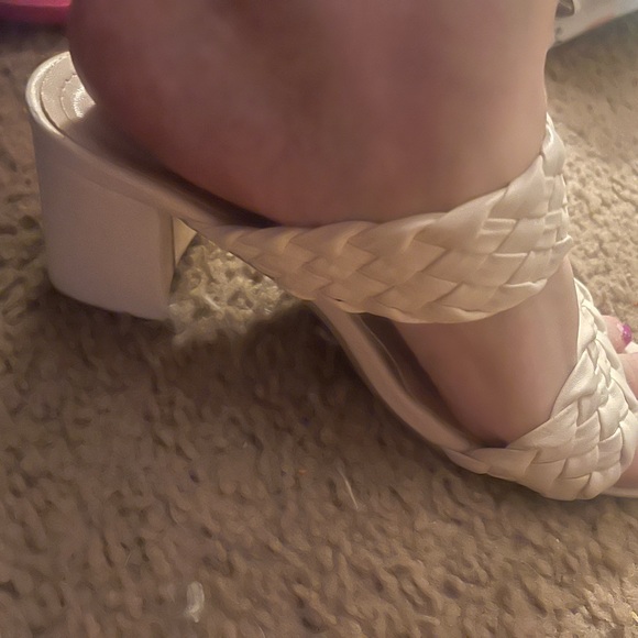White sandals - Picture 3 of 5